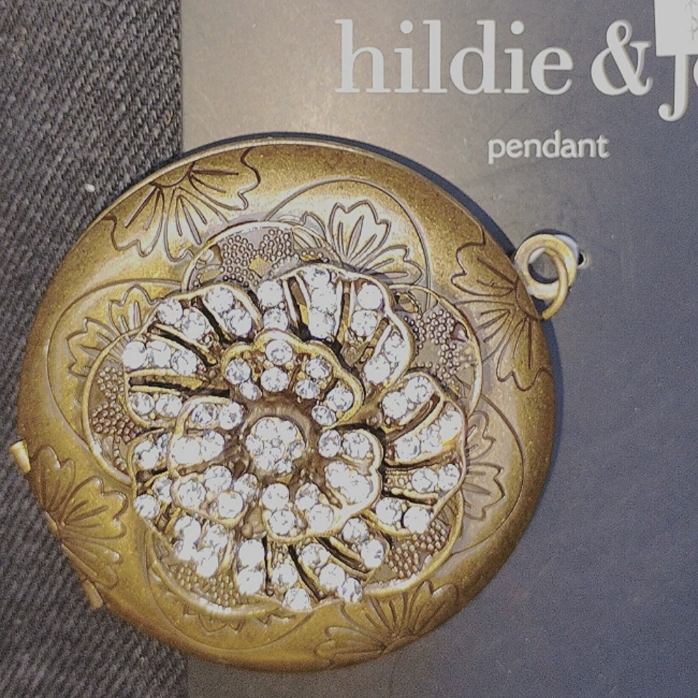 Gold Key & Card Holder with Intricate Design